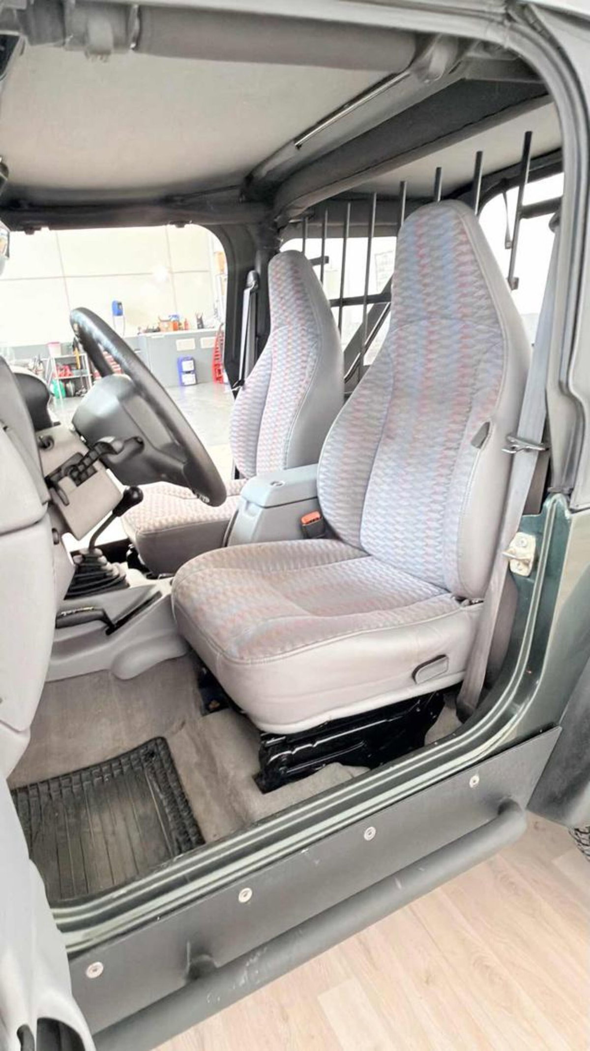 Jeep Wrangler 2.5 cat Soft top (EU) (12)
