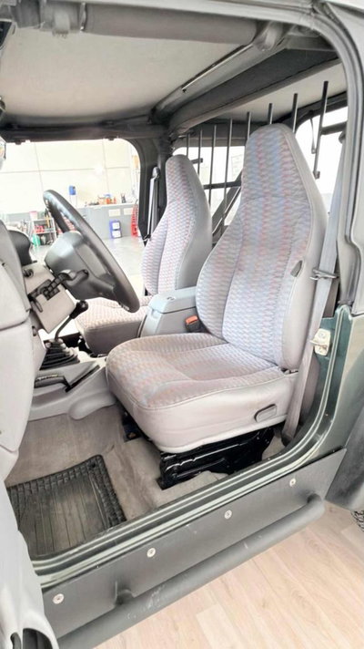 Jeep Wrangler 2.5 cat Soft top (EU) (12)