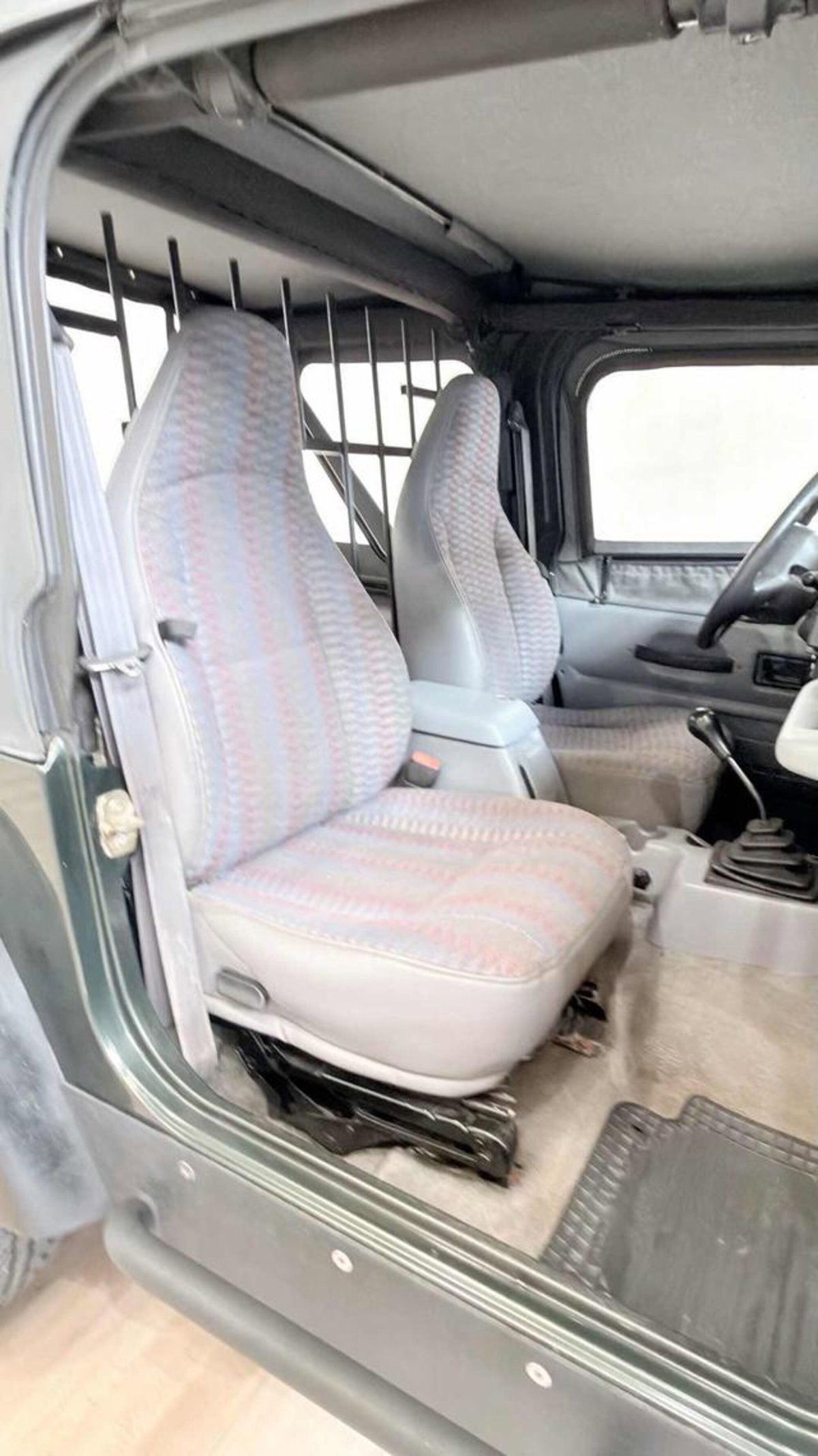 Jeep Wrangler 2.5 cat Soft top (EU) (13)