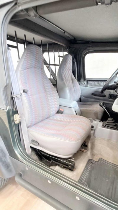 Jeep Wrangler 2.5 cat Soft top (EU) (13)