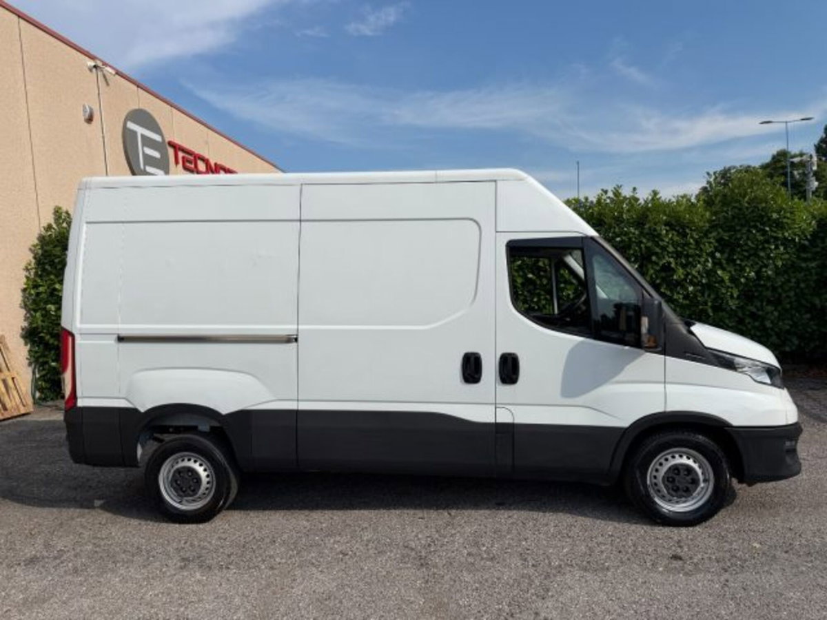 Iveco Daily Furgone 35S12V 2.3 HPT PM-TM Furgone (4)