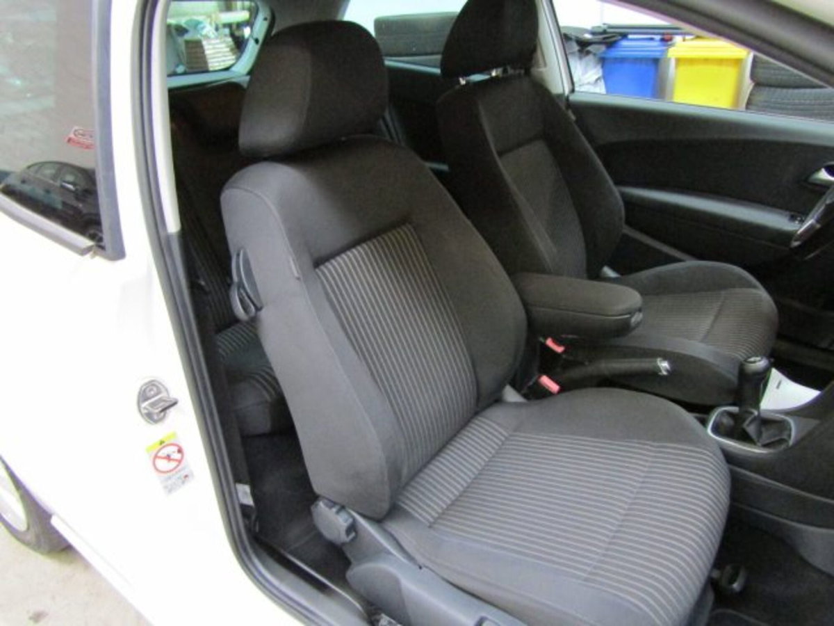 Volkswagen Polo 1.4 3 porte Highline (16)