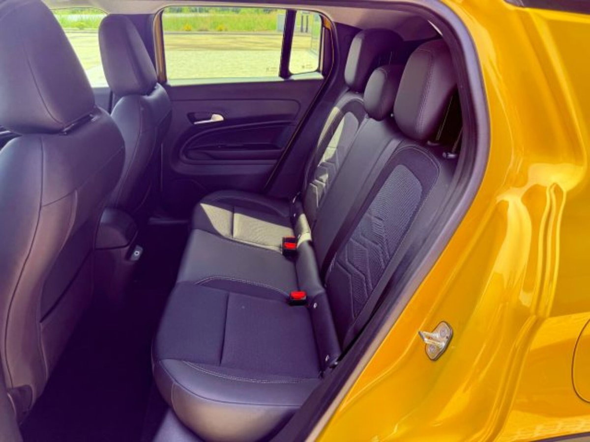 Jeep Avenger 1.2 turbo Summit fwd 100cv (13)