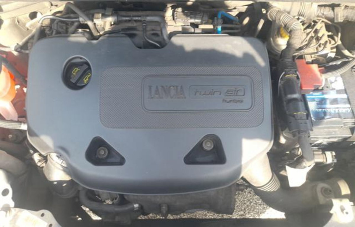 Lancia Ypsilon 0.9 TwinAir 5 porte Metano Ecochic Silver (15)