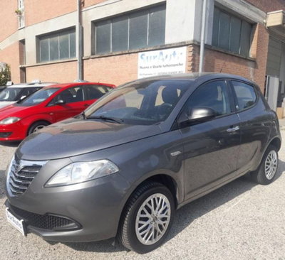 Lancia Ypsilon 0.9 TwinAir 5 porte Metano Ecochic Silver (2)