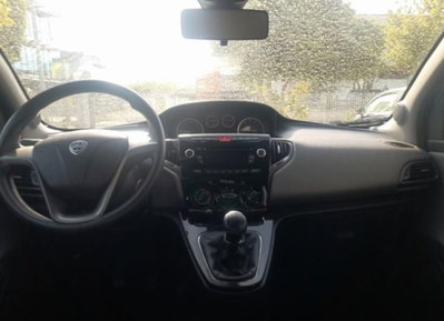 Lancia Ypsilon 0.9 TwinAir 5 porte Metano Ecochic Silver (8)