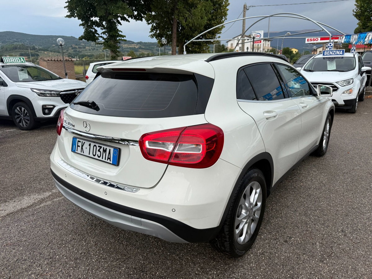 Mercedes-Benz GLA SUV 180 d Business (2)