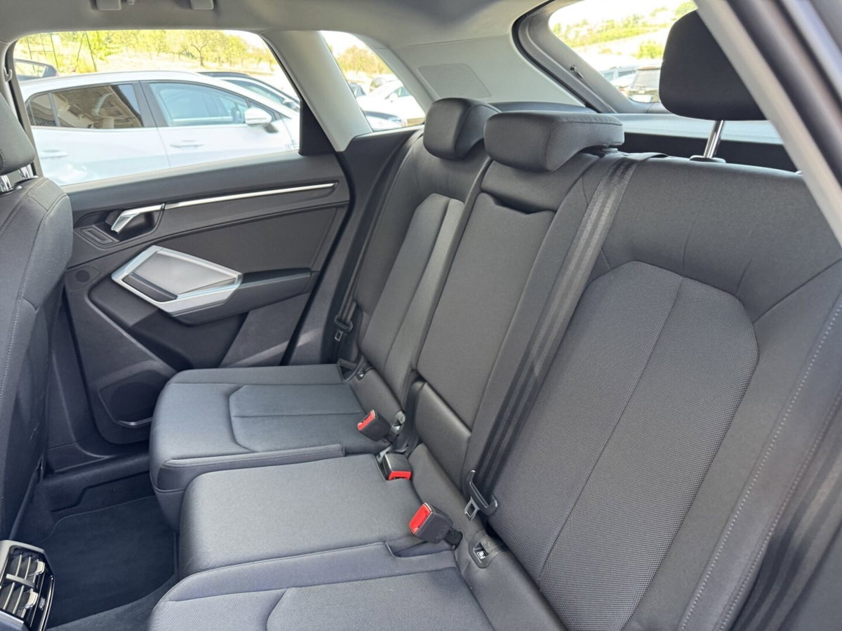 Audi Q3 35 TDI quattro S tronic Business Advanced (14)