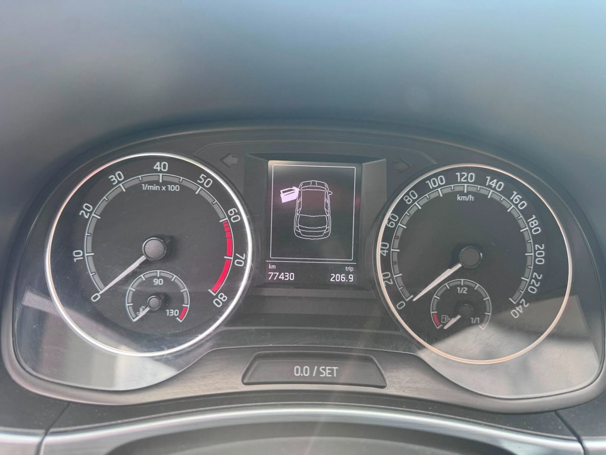 Skoda Fabia 1.0 MPI 60 CV Twin Color Design Edition Argento (14)
