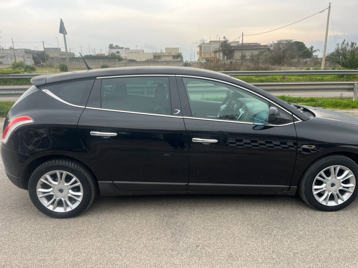 Lancia Delta 1.6 MJT DPF Oro (4)