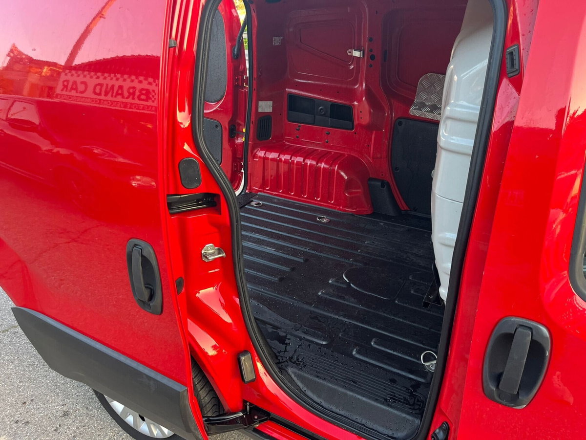 Fiat Fiorino Furgone cargo 1.3 mjt 95cv Adventure (16)