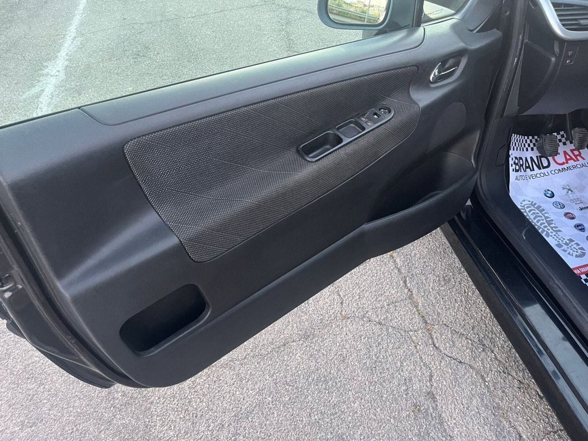 Peugeot 207 8V 75CV 3p. X Line (9)