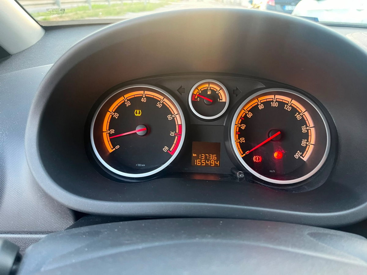 Opel Corsa 1.2 85CV 5 porte GPL-TECH Edition (13)