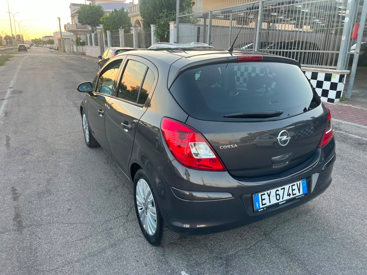 Opel Corsa 1.2 85CV 5 porte GPL-TECH Edition (7)