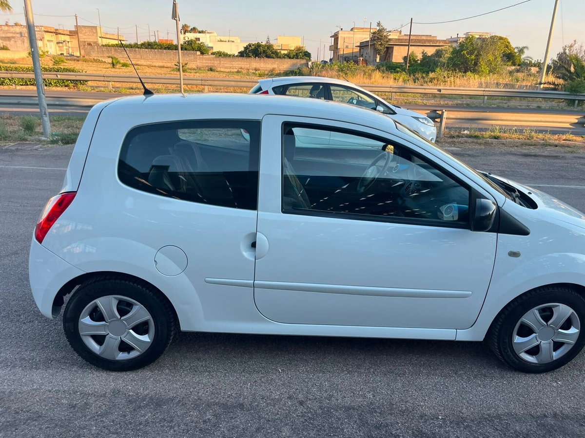 Renault Twingo 1.2 16V Live (4)