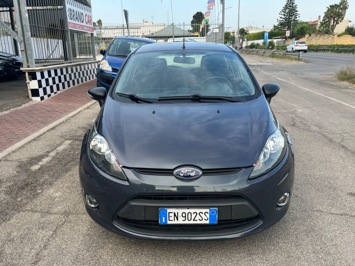 Ford Fiesta 1.4 5 porte Bz.- GPL Titanium (2)