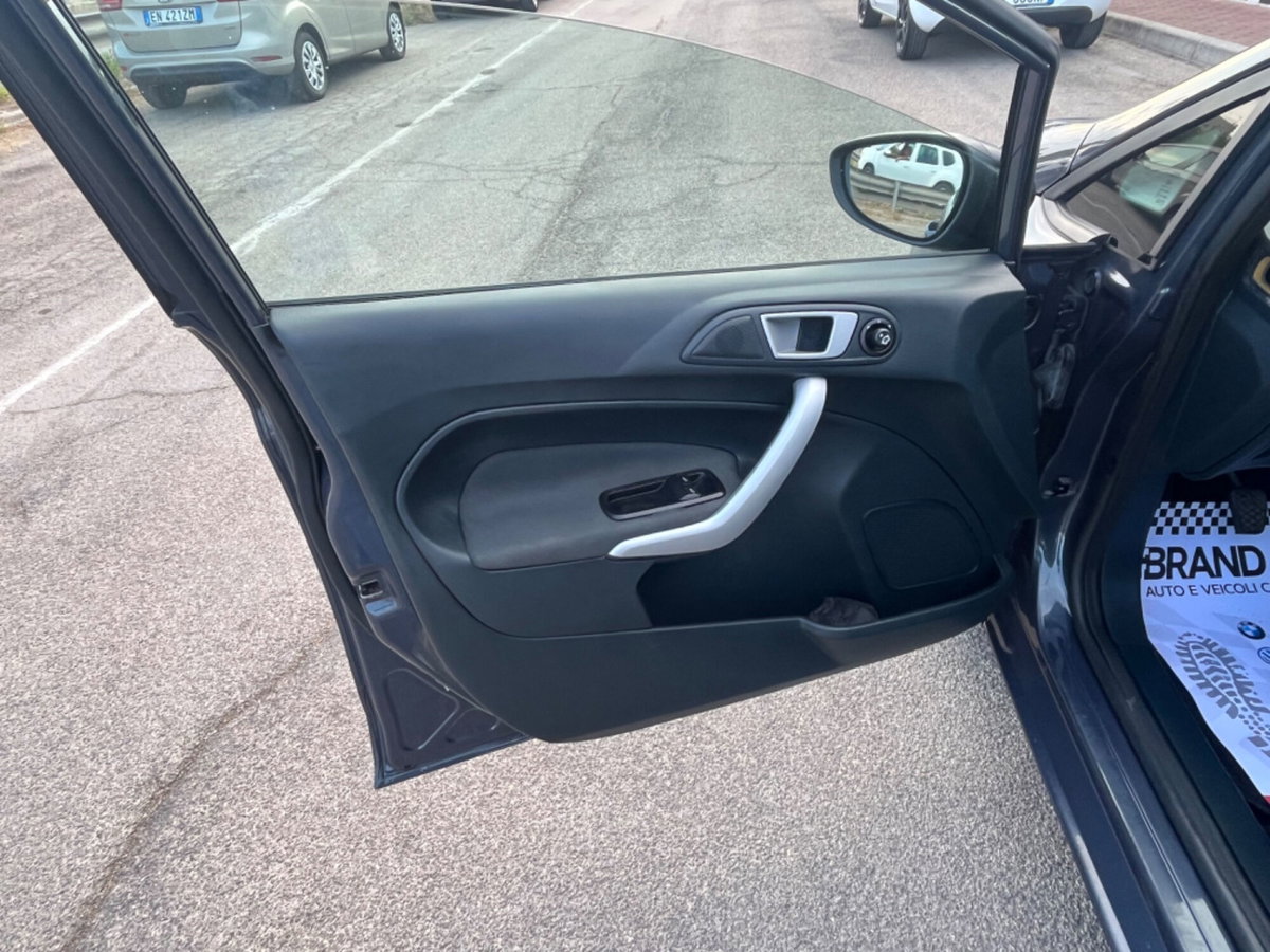 Ford Fiesta 1.4 5 porte Bz.- GPL Titanium (9)