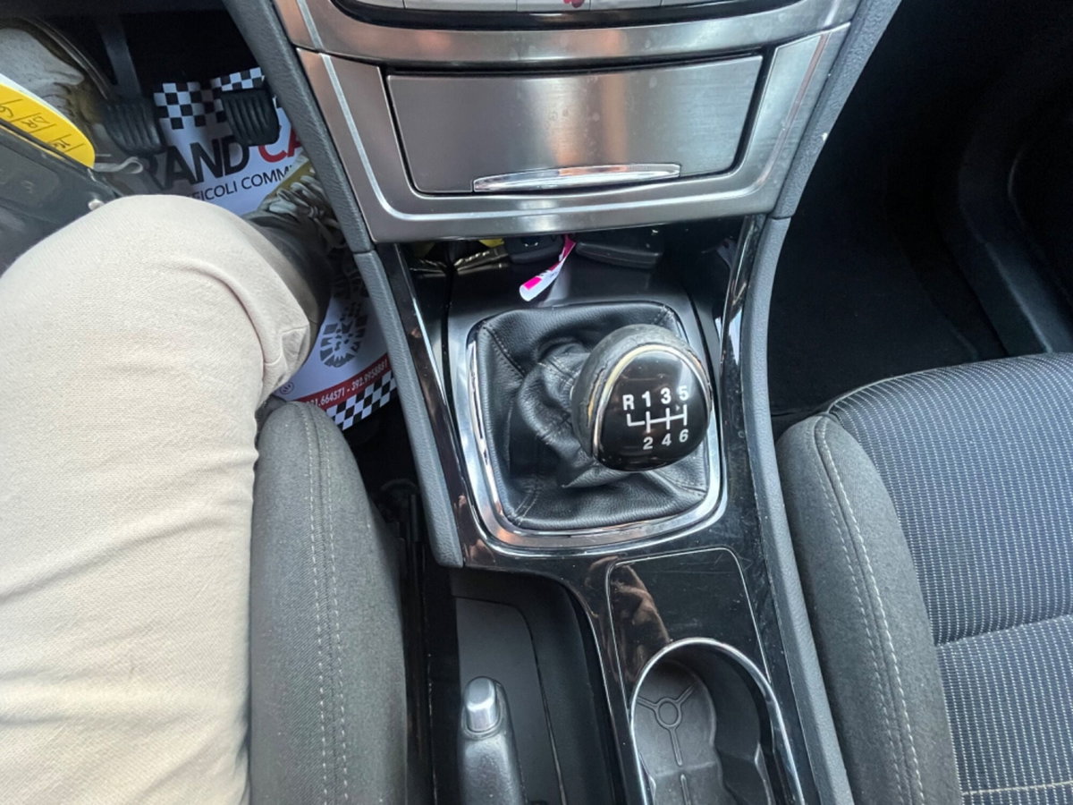 Ford Mondeo 2.0 TDCi 140 CV 5 porte Titanium DPF (16)