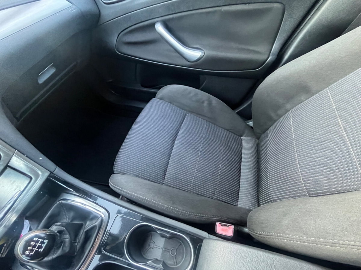 Ford Mondeo 2.0 TDCi 140 CV 5 porte Titanium DPF (17)