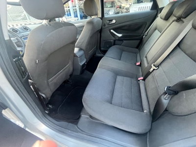 Ford Mondeo 2.0 TDCi 140 CV 5 porte Titanium DPF (18)