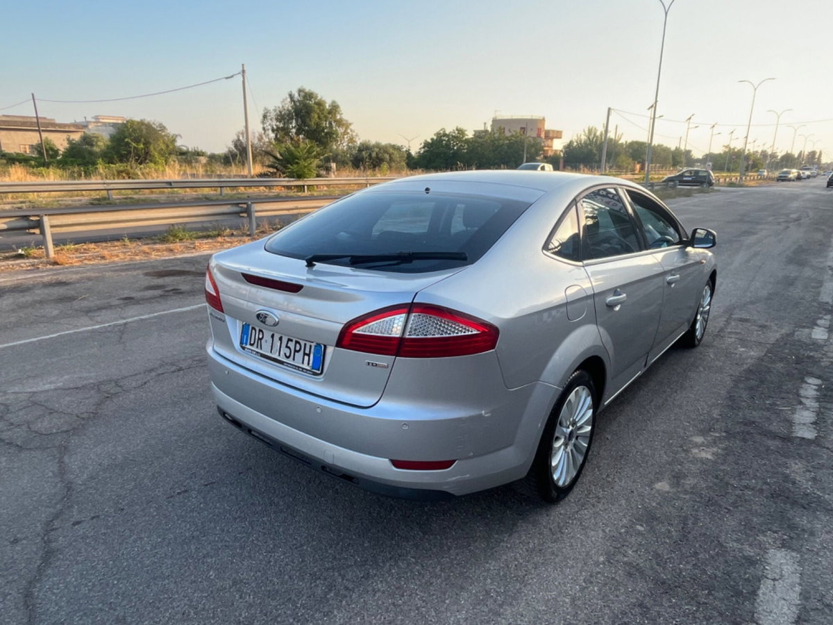 Ford Mondeo 2.0 TDCi 140 CV 5 porte Titanium DPF (5)