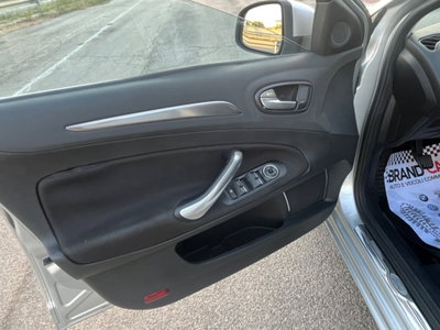 Ford Mondeo 2.0 TDCi 140 CV 5 porte Titanium DPF (9)