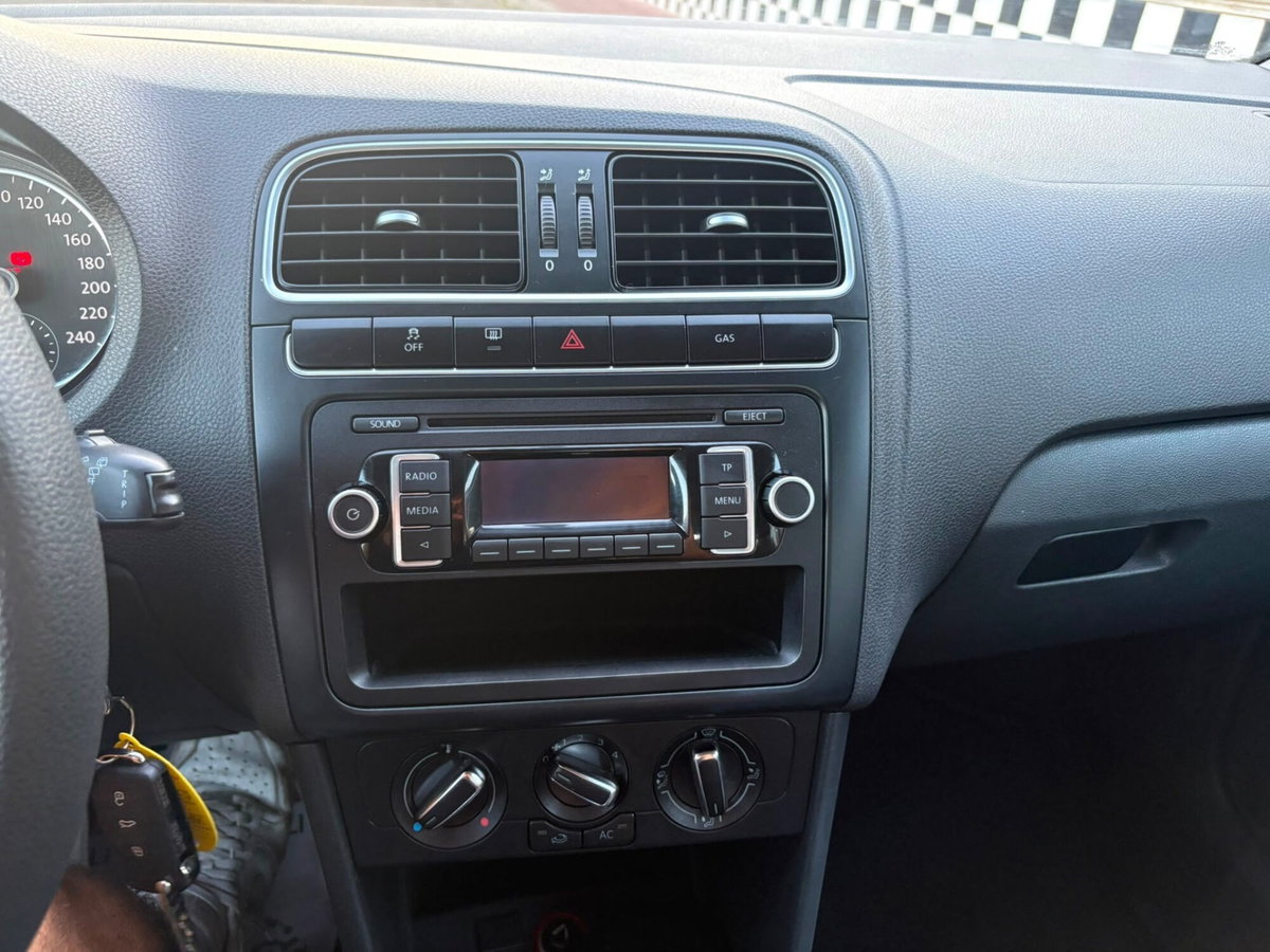 Volkswagen Polo 1.6 5 porte Highline BiFuel (14)