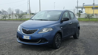 Lancia Ypsilon 1.0 FireFly 5 porte S&S Hybrid Ecochic Silver usata