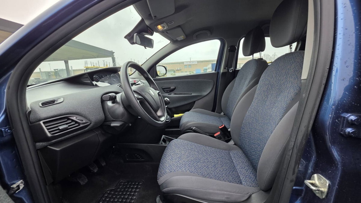 Lancia Ypsilon 1.0 FireFly 5 porte S&S Hybrid Ecochic Silver (11)