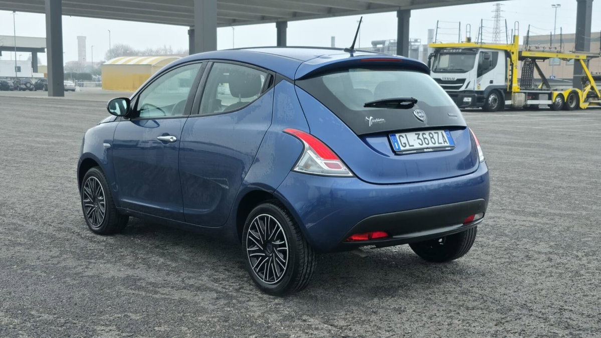 Lancia Ypsilon 1.0 FireFly 5 porte S&S Hybrid Ecochic Silver (12)