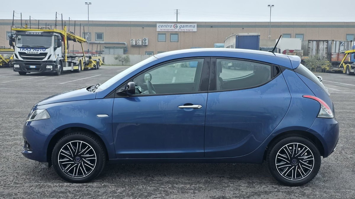 Lancia Ypsilon 1.0 FireFly 5 porte S&S Hybrid Ecochic Silver (15)