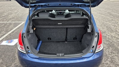 Lancia Ypsilon 1.0 FireFly 5 porte S&S Hybrid Ecochic Silver (3)