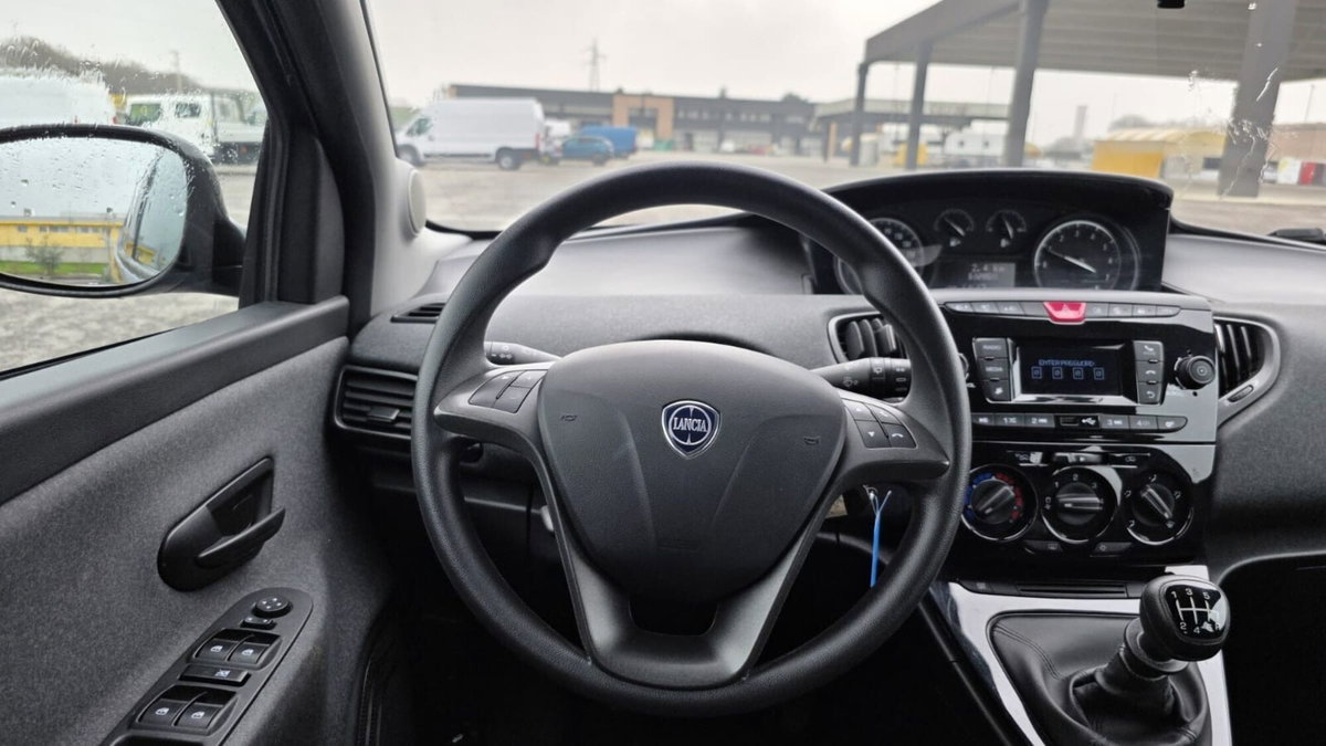 Lancia Ypsilon 1.0 FireFly 5 porte S&S Hybrid Ecochic Silver (4)