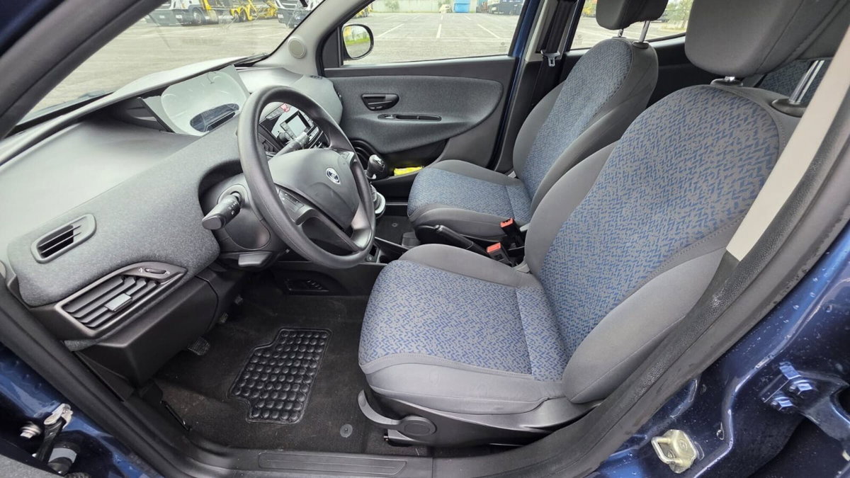 Lancia Ypsilon 1.0 FireFly 5 porte S&S Hybrid Ecochic Silver (5)