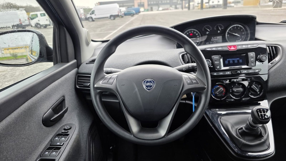 Lancia Ypsilon 1.0 FireFly 5 porte S&S Hybrid Ecochic Silver (7)