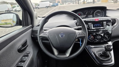 Lancia Ypsilon 1.0 FireFly 5 porte S&S Hybrid Ecochic Silver (7)