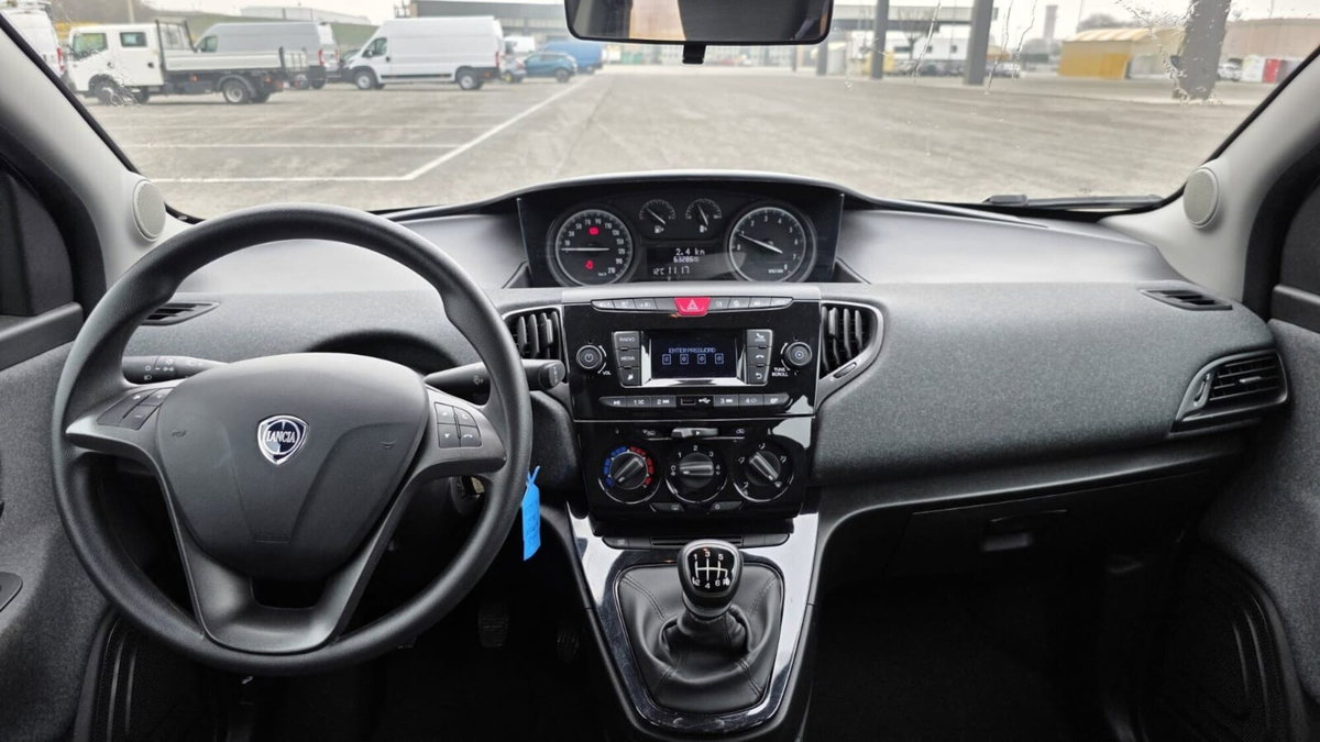 Lancia Ypsilon 1.0 FireFly 5 porte S&S Hybrid Ecochic Silver (8)
