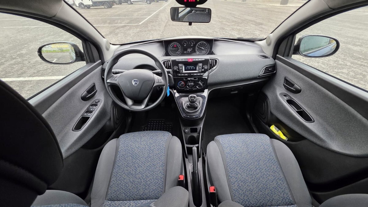 Lancia Ypsilon 1.0 FireFly 5 porte S&S Hybrid Ecochic Silver (9)