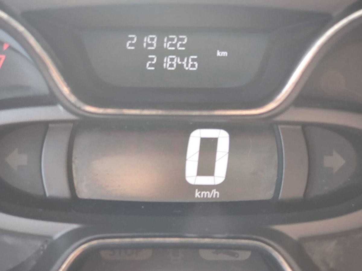 Renault Captur TCe 12V 90 CV Sport Edition (16)