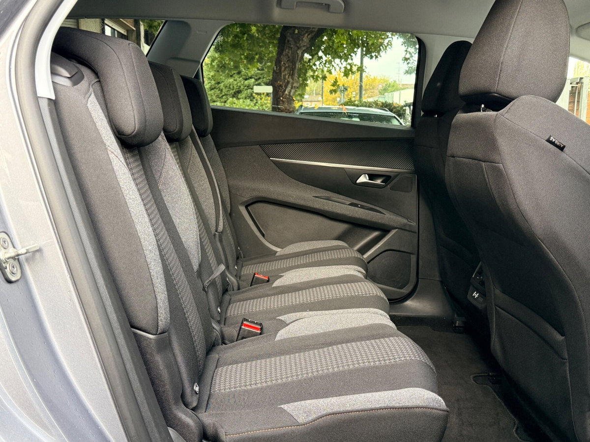 Peugeot 5008 BlueHDi 130 S&S EAT8 Allure (11)