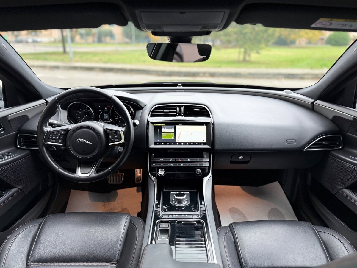 Jaguar XE 2.0 D 180 CV AWD aut. Prestige (11)