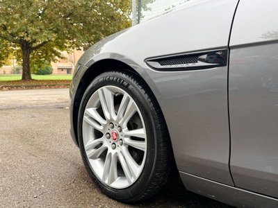 Jaguar XE 2.0 D 180 CV AWD aut. Prestige (13)
