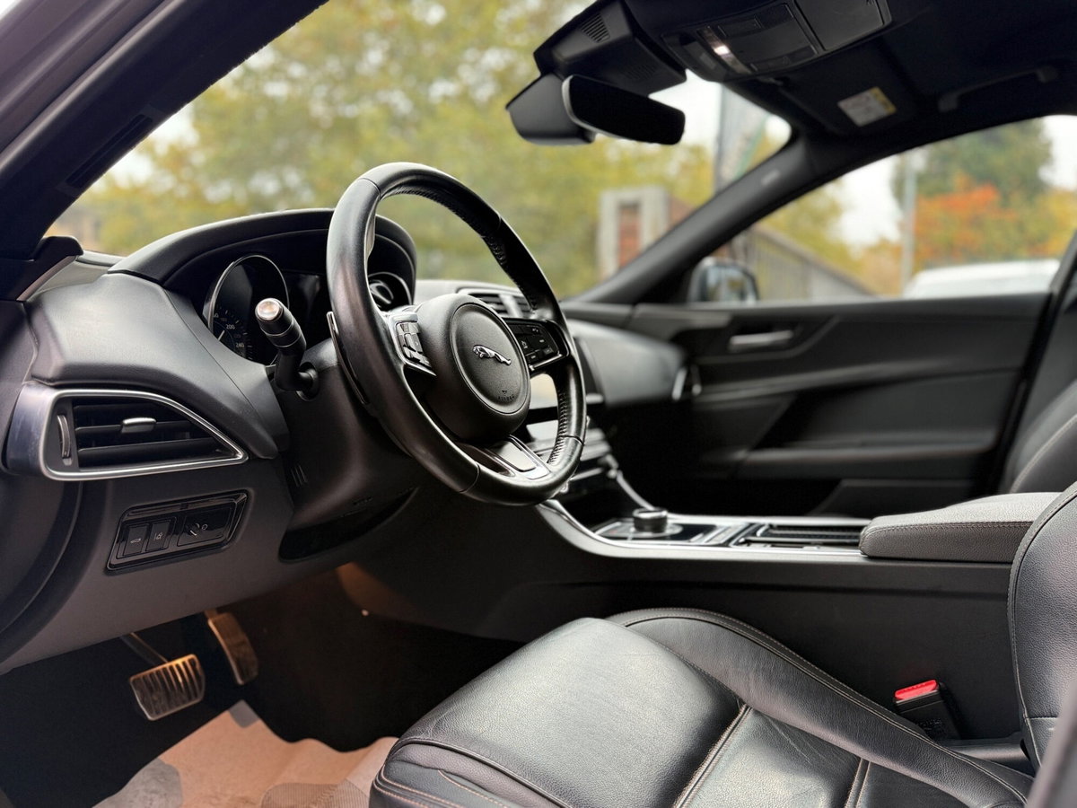 Jaguar XE 2.0 D 180 CV AWD aut. Prestige (14)