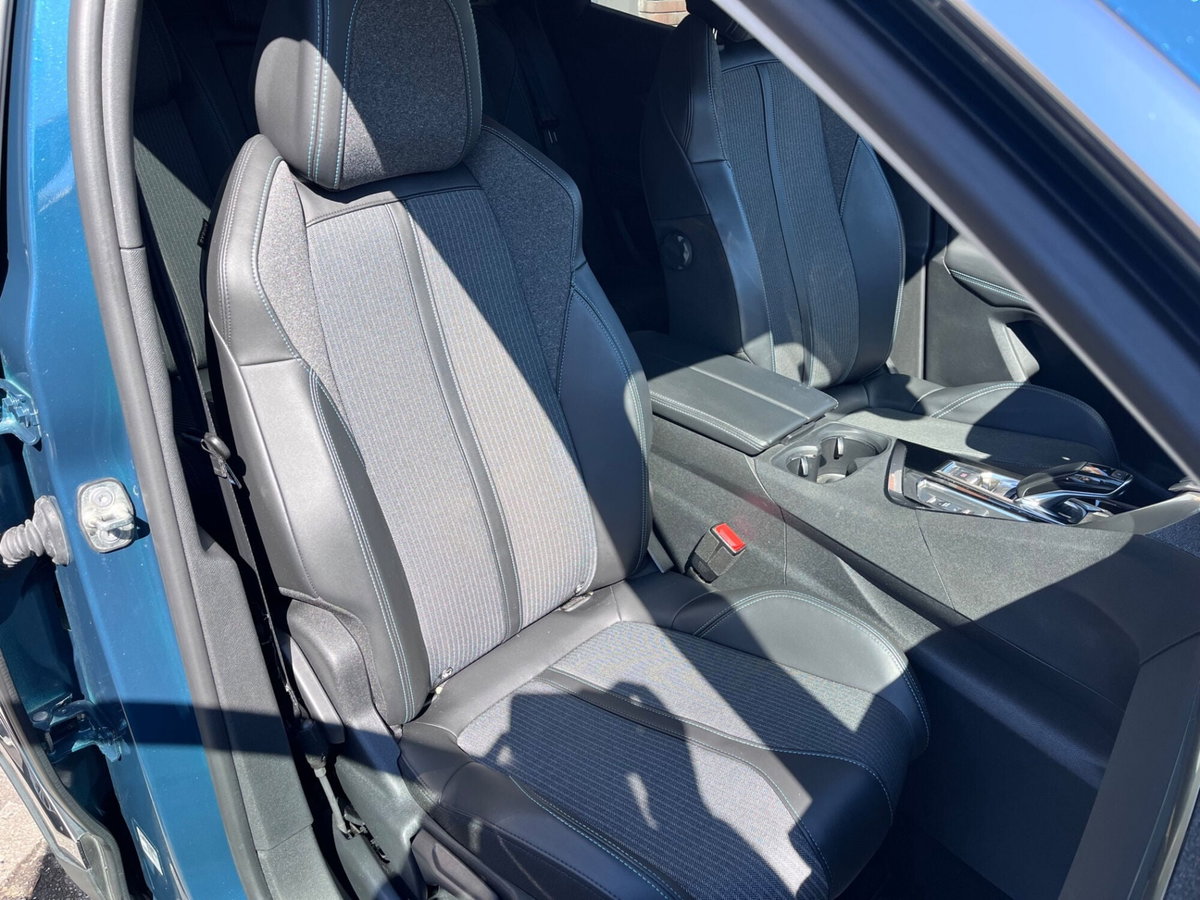 Peugeot 3008 Hybrid 225 e-EAT8 Allure (8)