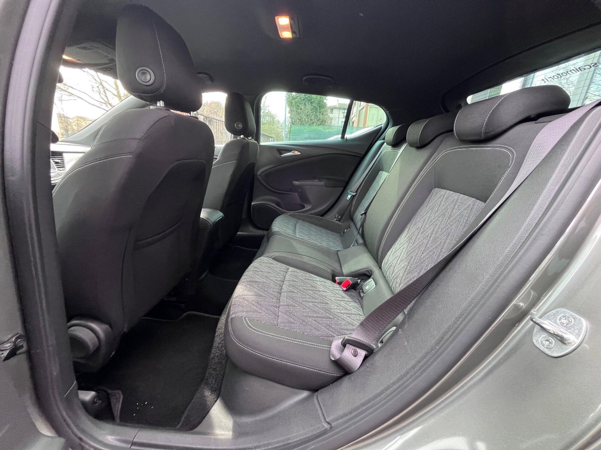 Opel Astra 1.5 CDTI 105 CV S&S 5 porte Business Elegance (9)