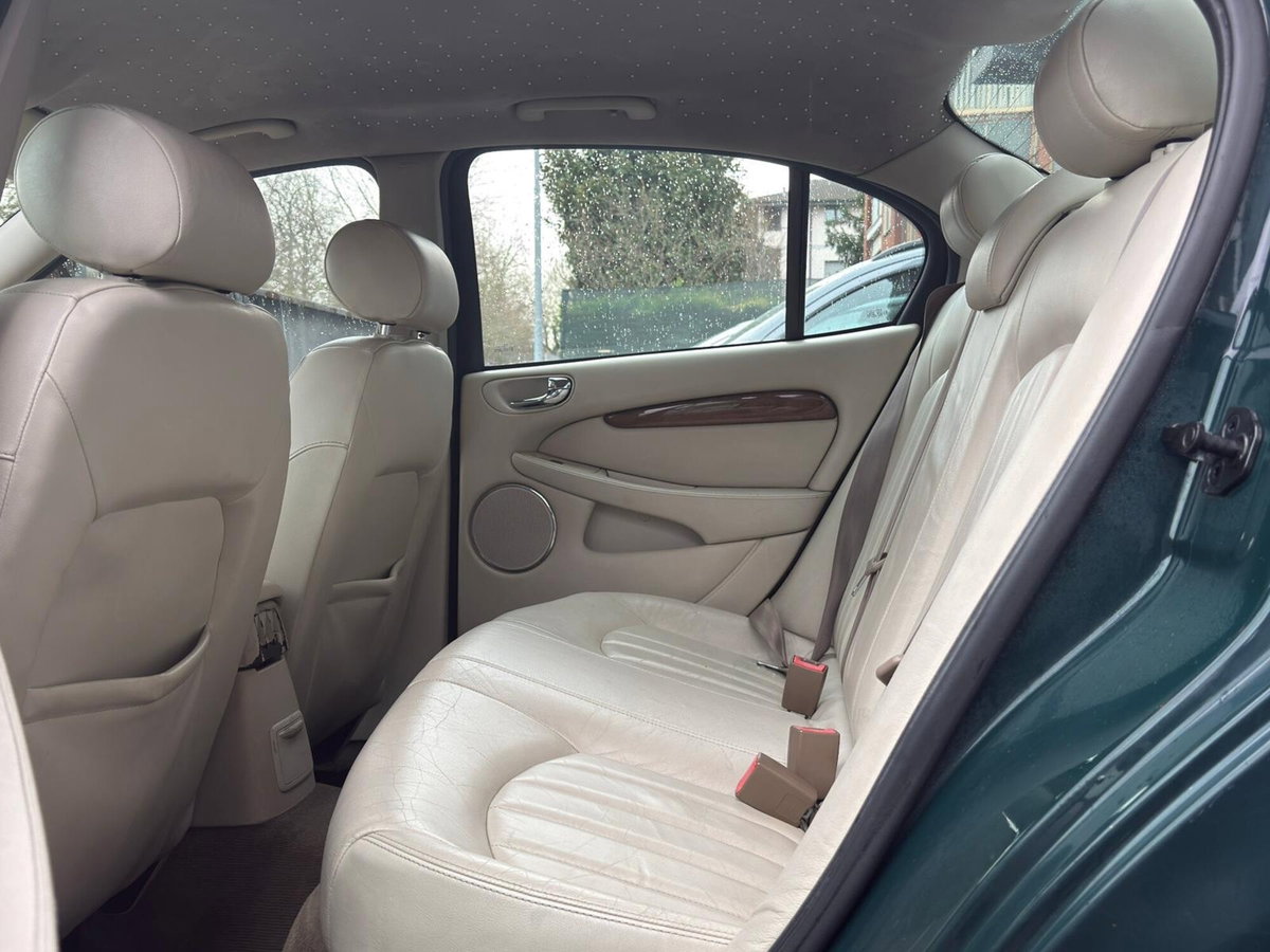 Jaguar X-Type 2.5 V6 24V cat Executive (13)