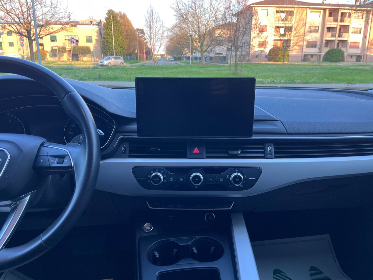 Audi A4 Avant 30 TDI/136 CV S tronic Business Advanced (13)