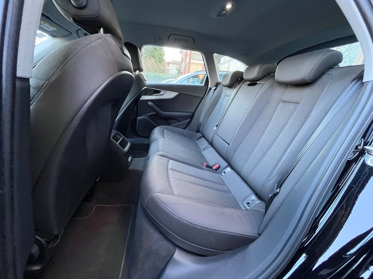 Audi A4 Avant 30 TDI/136 CV S tronic Business Advanced (9)