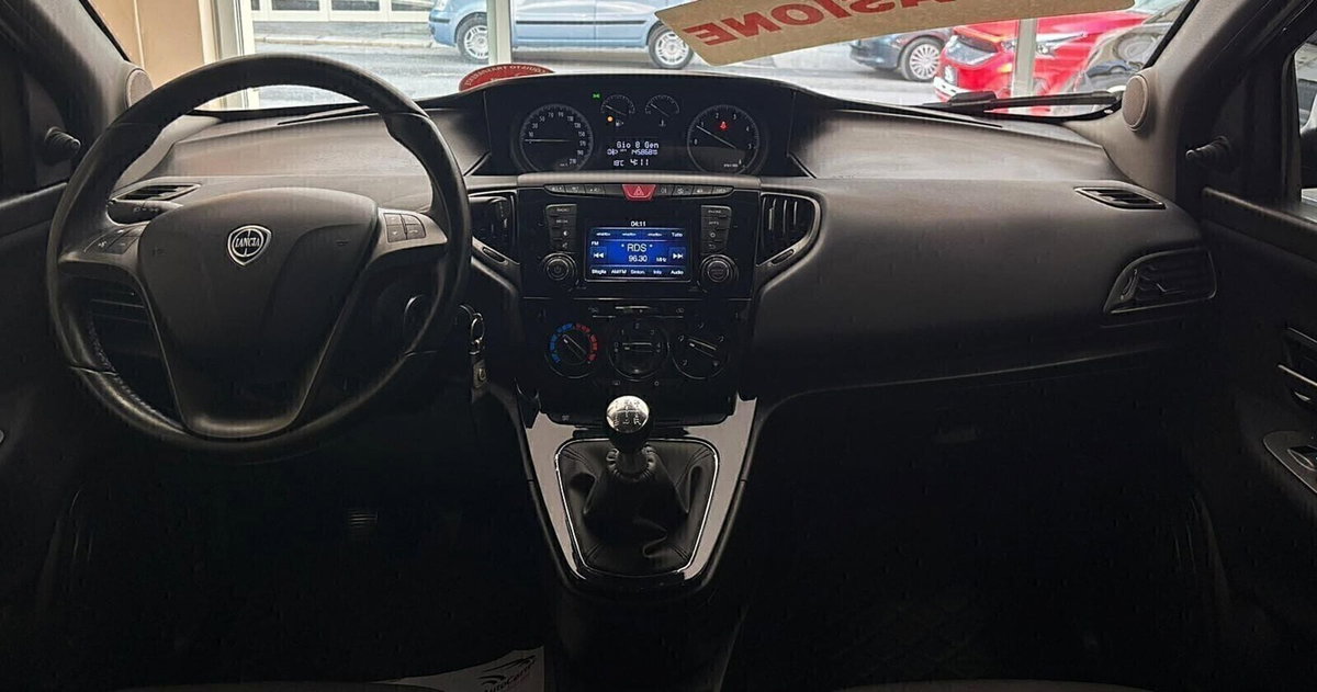 Lancia Ypsilon 1.3 MJT 16V 95 CV 5 porte S&S Silver (12)
