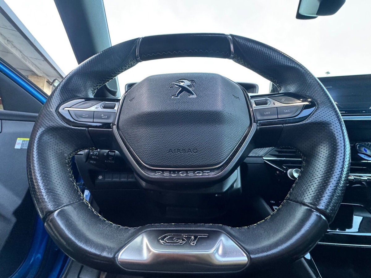 Peugeot 2008 BlueHDi 100 S&S GT Line (14)